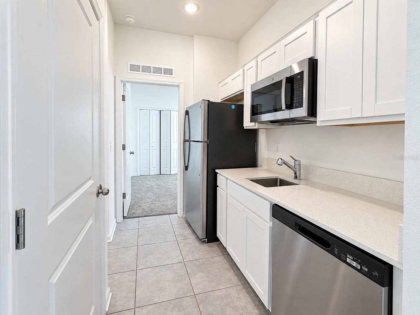 Studio kitchenette from living room - 546 HATTERAS RD, DAVENPORT