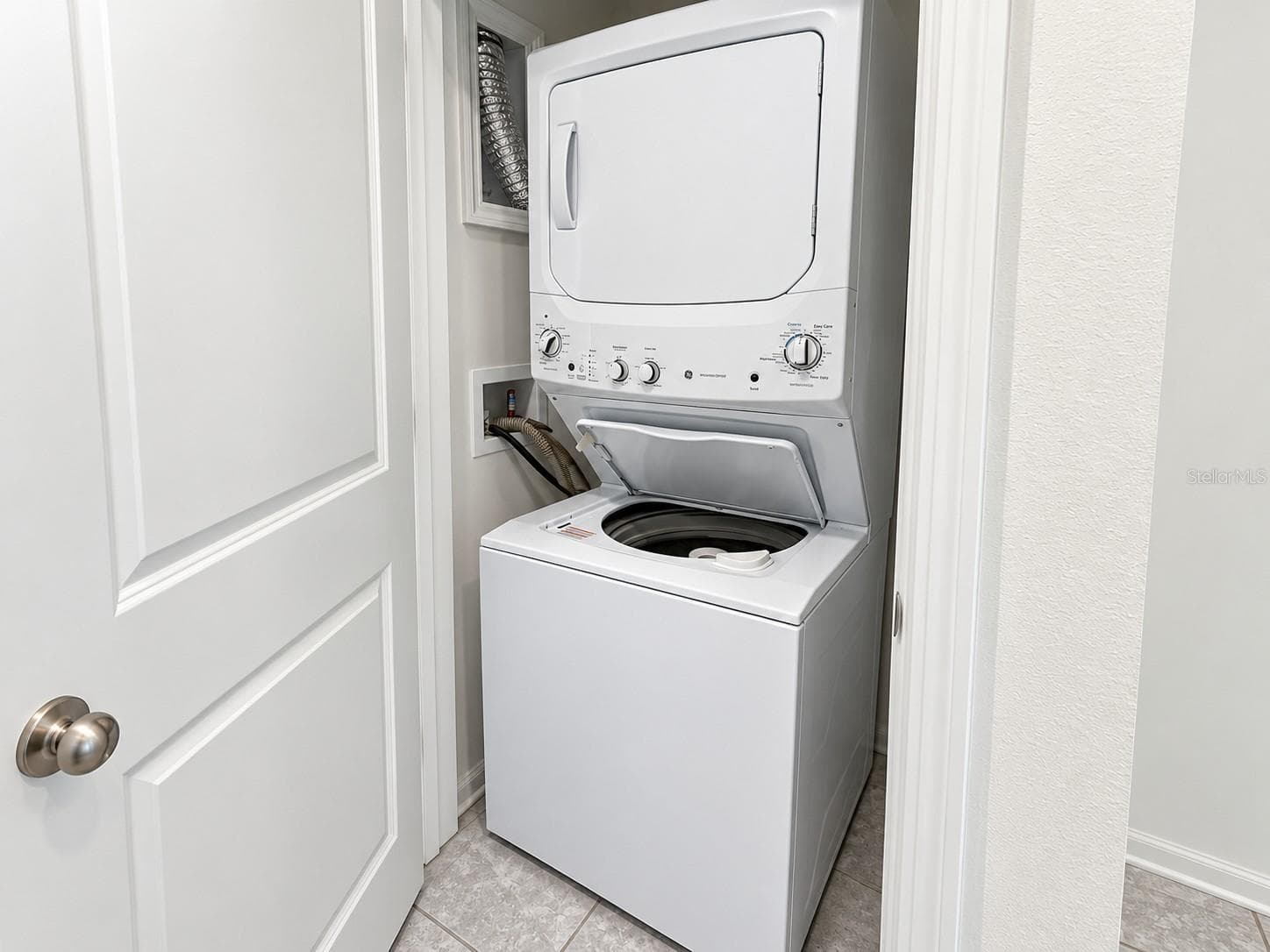 Studio laundry - 546 HATTERAS RD, DAVENPORT