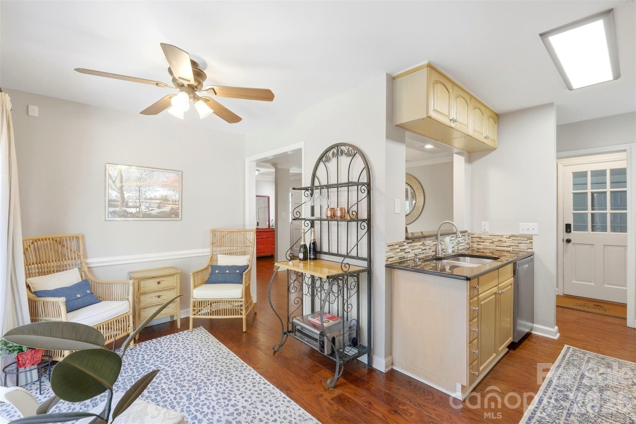 Single Family Residence at 4701 Dawnridge Drive, Charlotte, photo 4 of 18