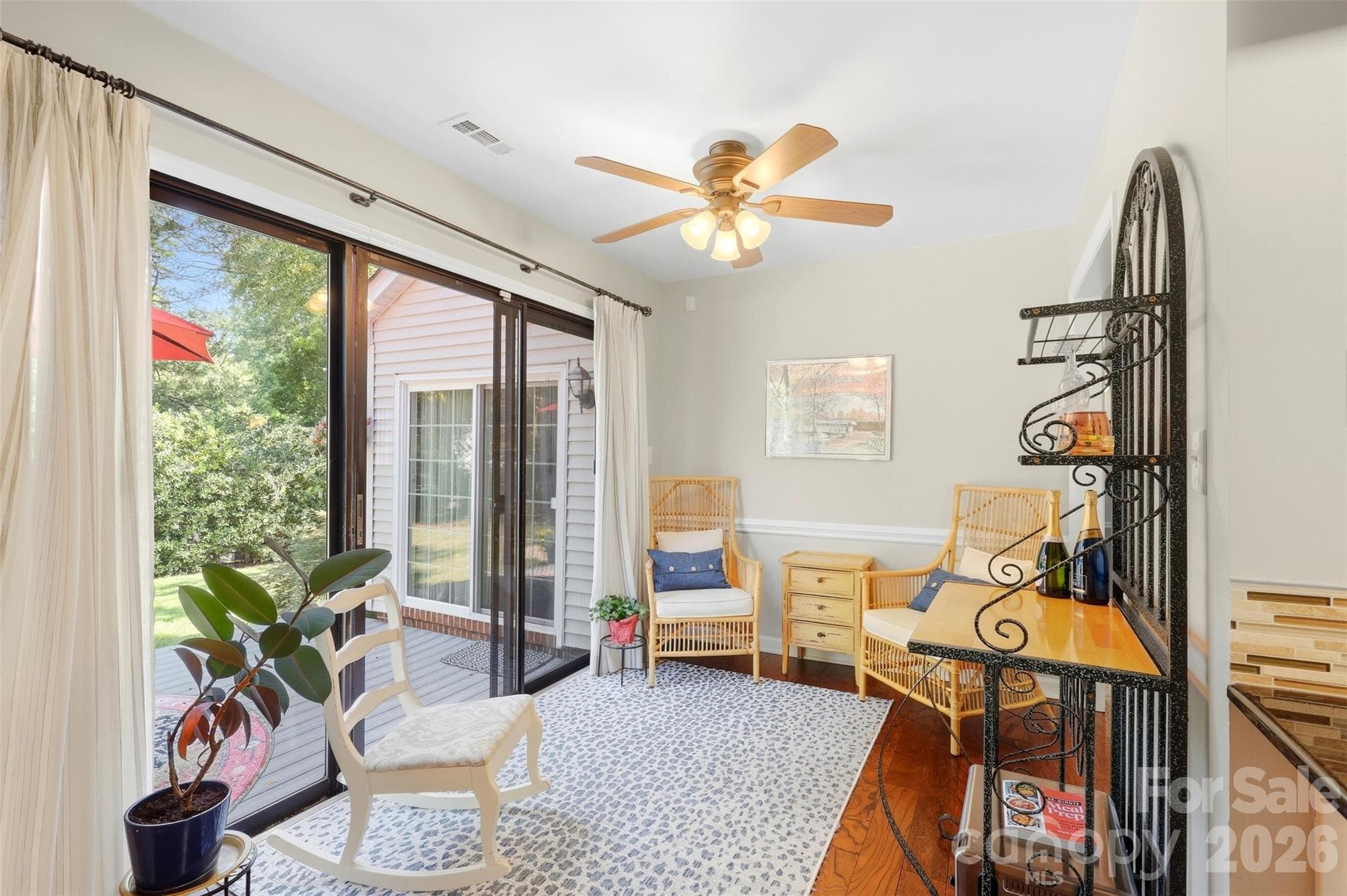 Single Family Residence at 4701 Dawnridge Drive, Charlotte, photo 5 of 18