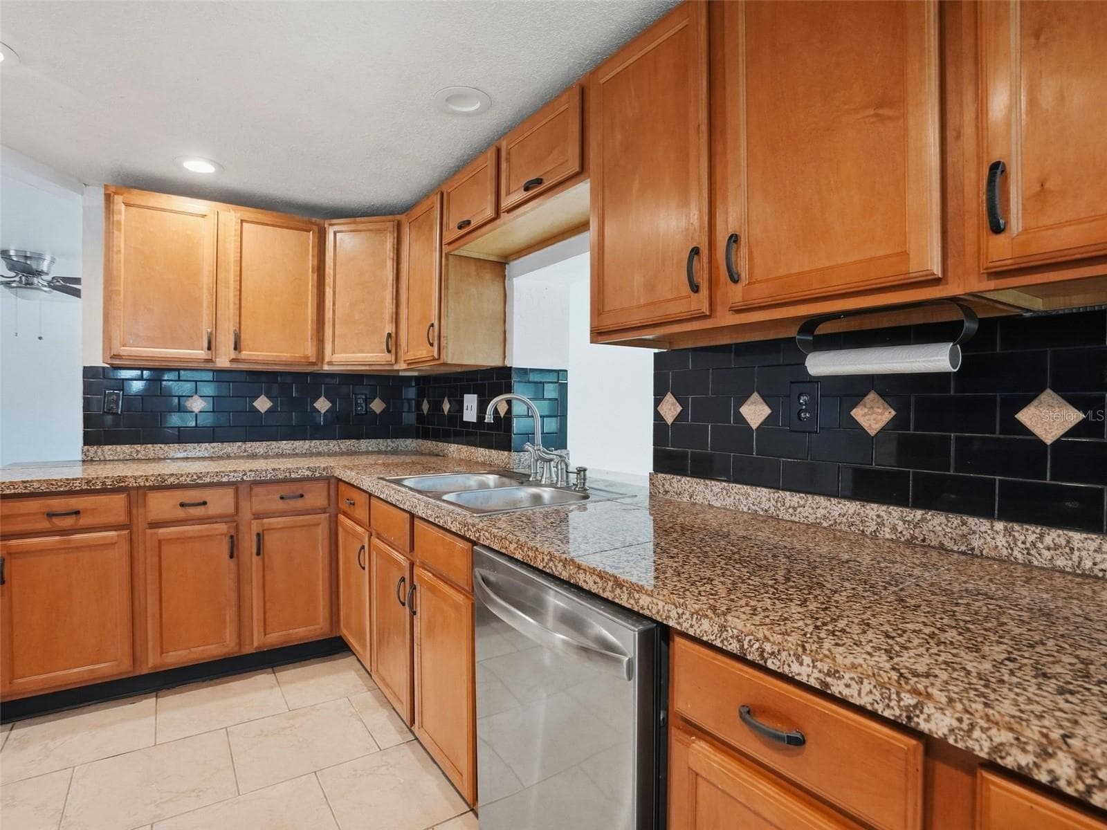 Kitchen - 8502 ARROWHEAD DR, HUDSON
