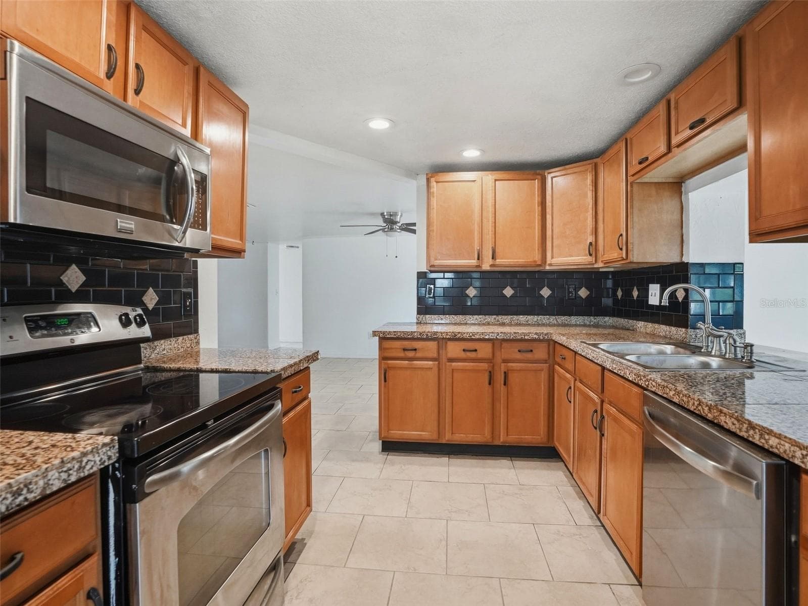 Kitchen - 8502 ARROWHEAD DR, HUDSON