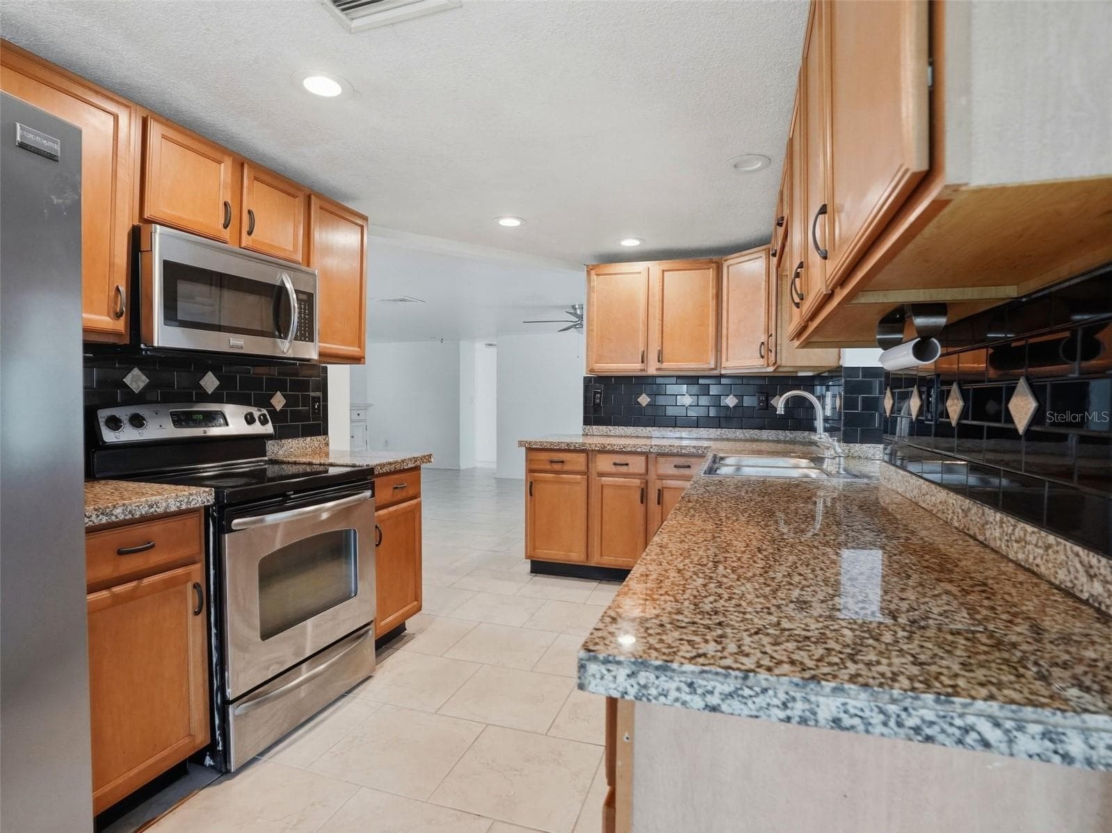 Kitchen - 8502 ARROWHEAD DR, HUDSON