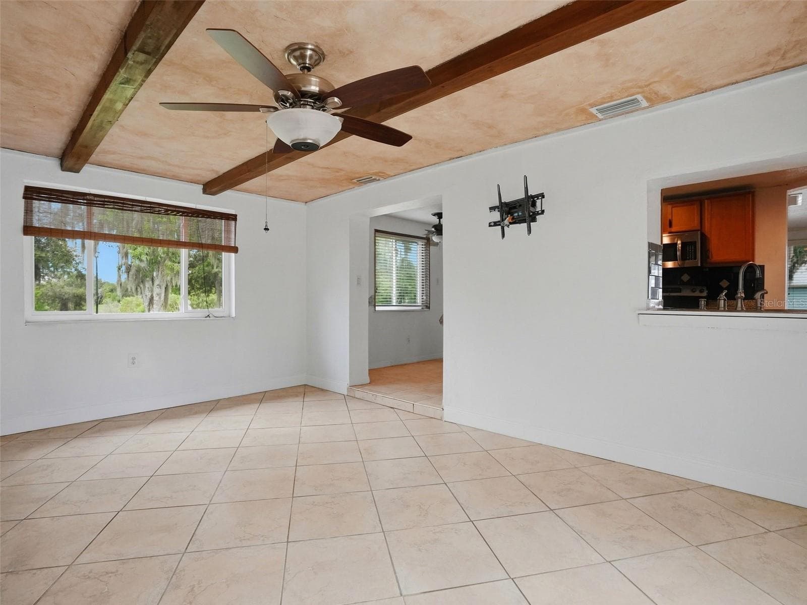 Family room - 8502 ARROWHEAD DR, HUDSON