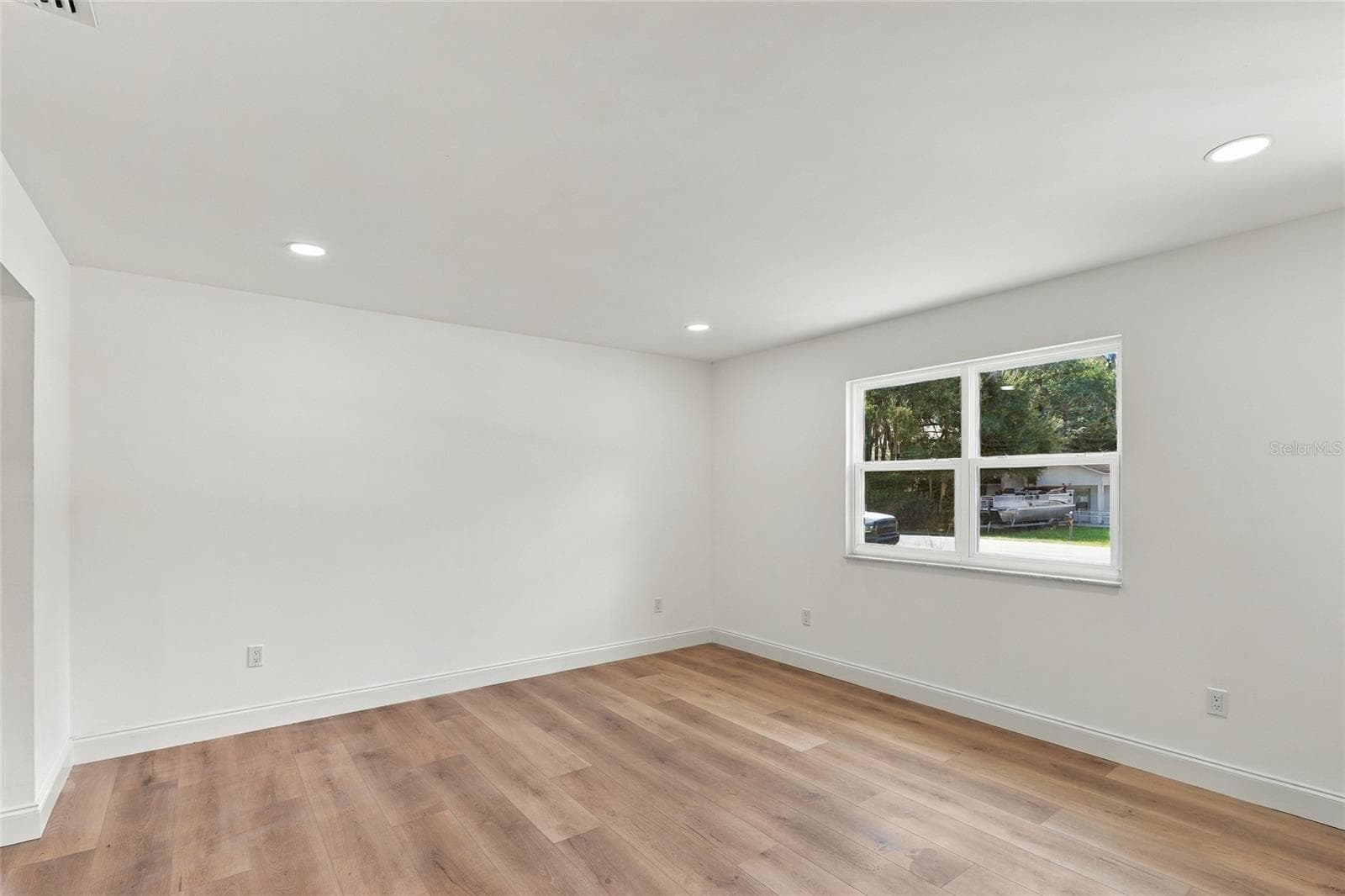 Single Family Residence at 6105 NW 57TH CT, OCALA, photo 7 of 46