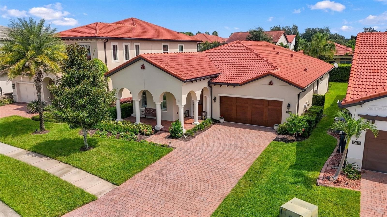 Single Family Residence at 10698 ROYAL CYPRESS WAY, ORLANDO, photo 2 of 42