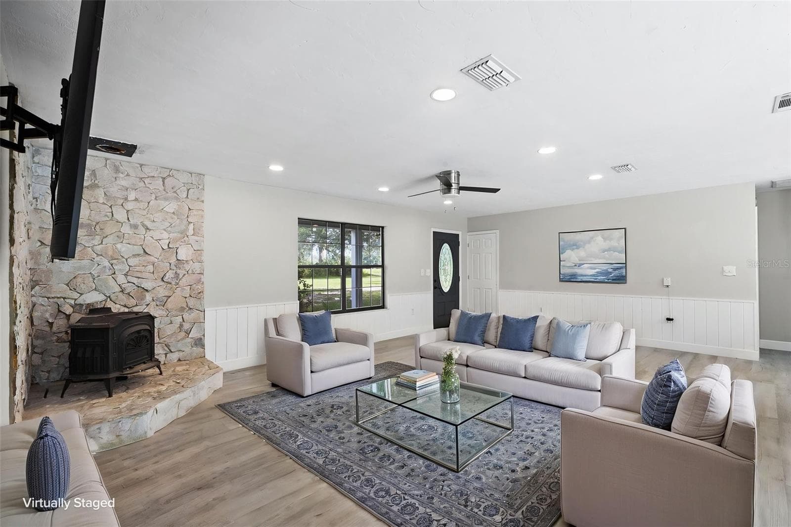 Single Family Residence at 1869 SW 32ND PL, BELL, photo 2 of 55