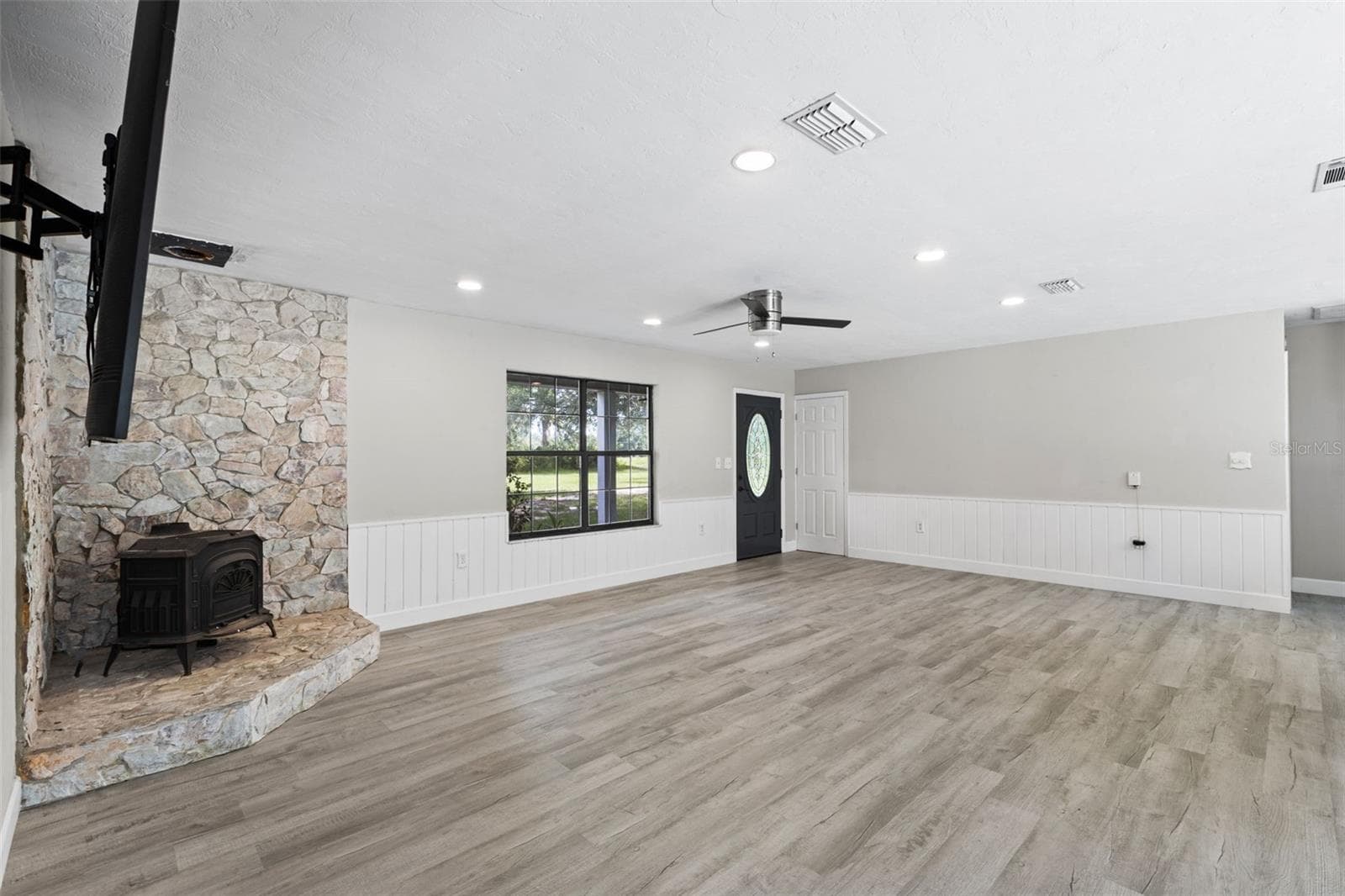 Single Family Residence at 1869 SW 32ND PL, BELL, photo 3 of 55