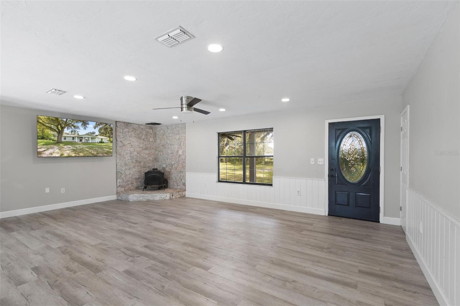 Single Family Residence at 1869 SW 32ND PL, BELL, photo 4 of 55