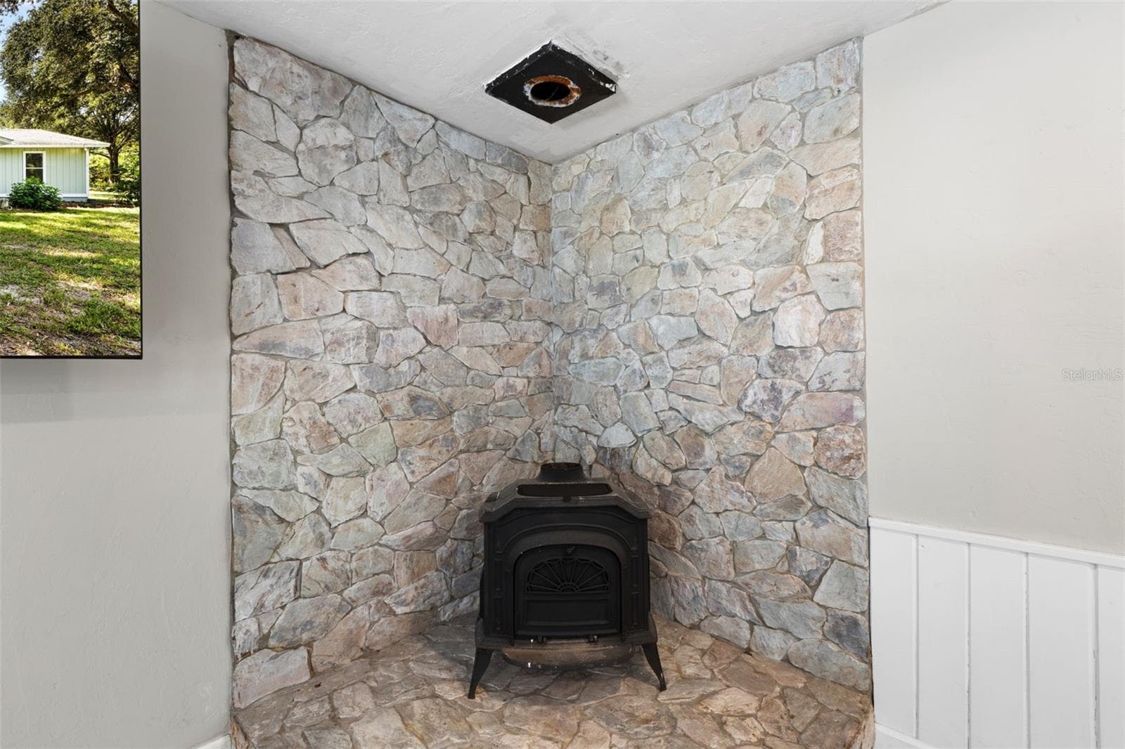 Single Family Residence at 1869 SW 32ND PL, BELL, photo 6 of 55