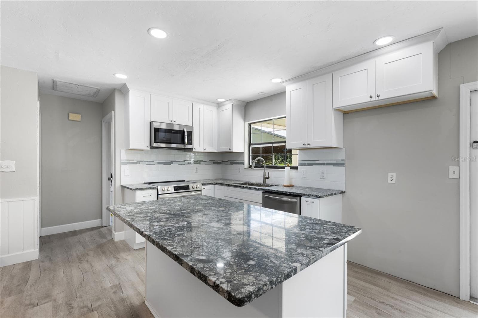 Single Family Residence at 1869 SW 32ND PL, BELL, photo 8 of 55