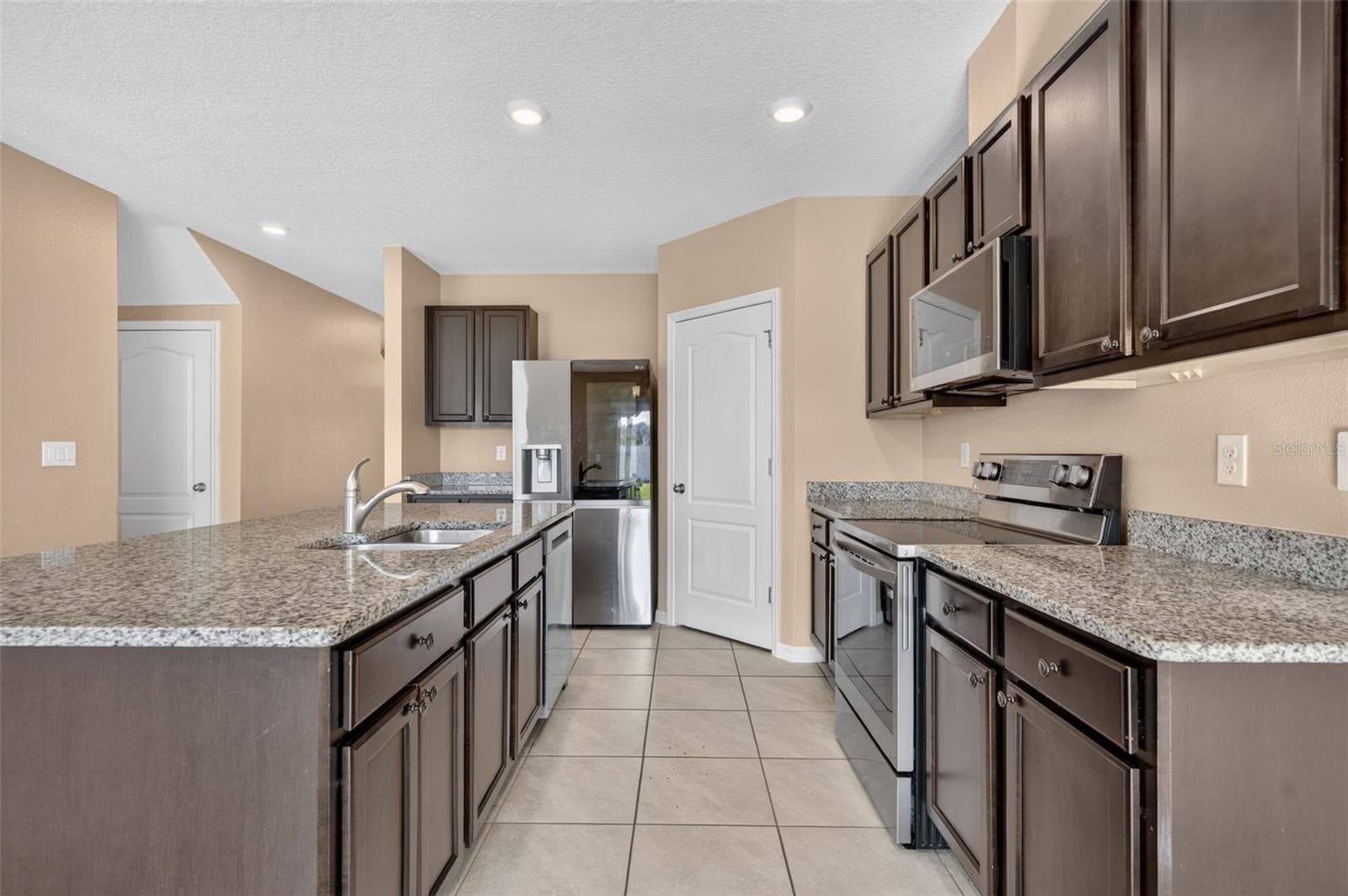 Single Family Residence at 3042 BETHPAGE LOOP, MOUNT DORA, photo 10 of 41