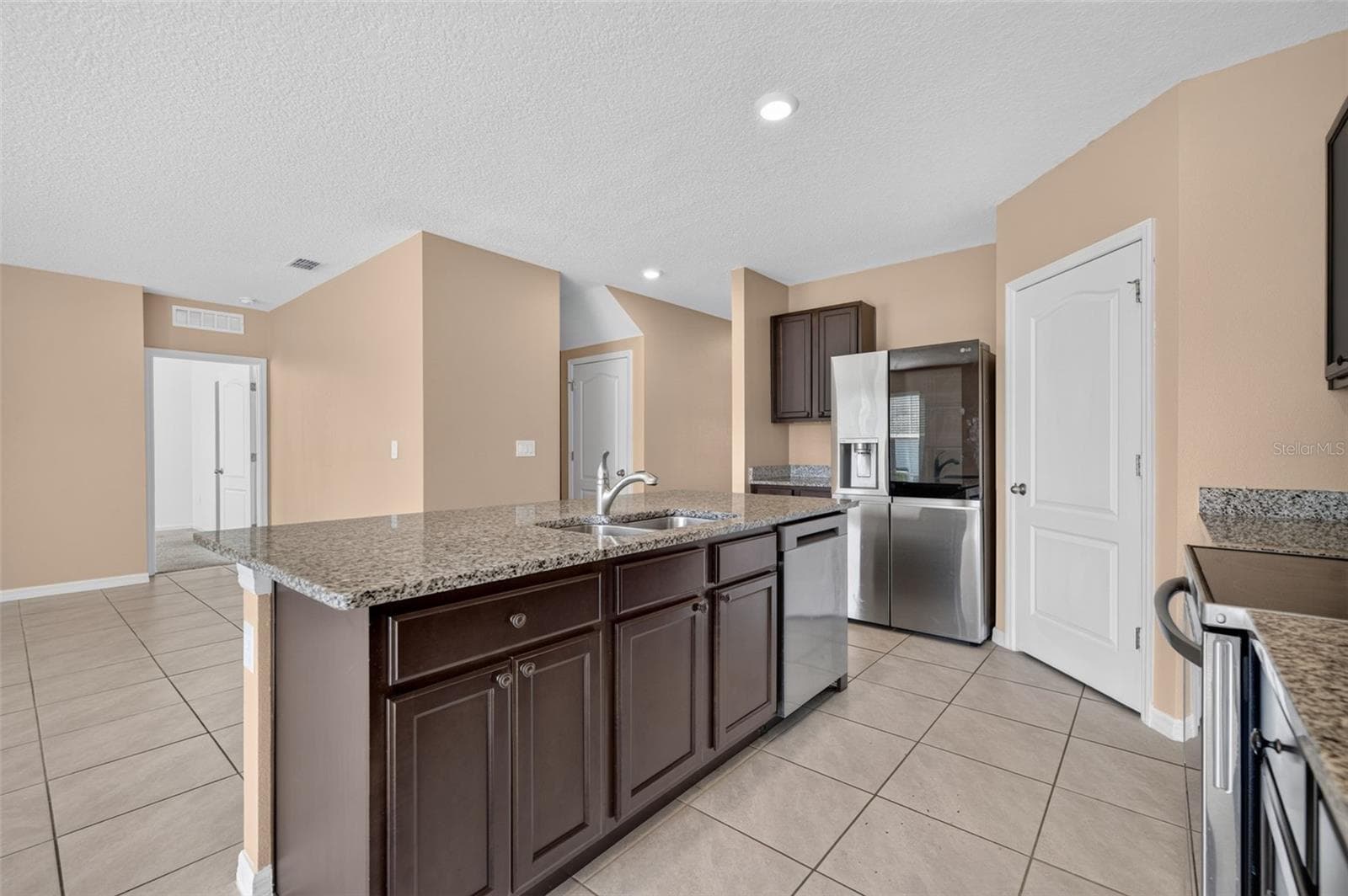 Single Family Residence at 3042 BETHPAGE LOOP, MOUNT DORA, photo 11 of 41