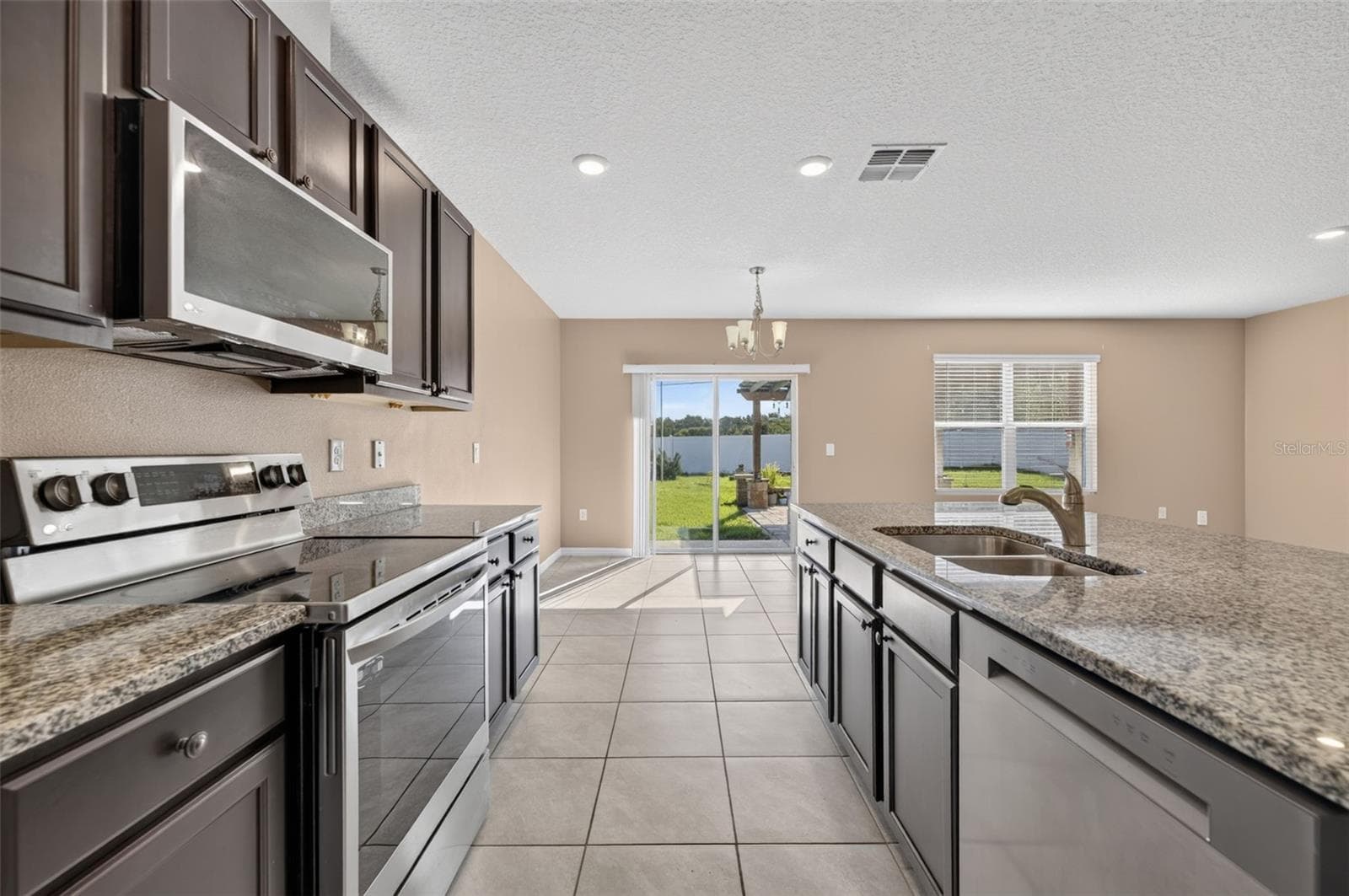 Single Family Residence at 3042 BETHPAGE LOOP, MOUNT DORA, photo 13 of 41