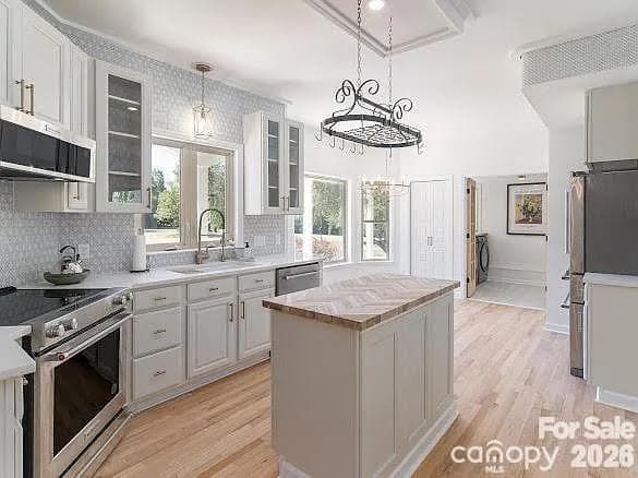 Single Family Residence at 13033 Asbury Chapel Road, Huntersville, photo 5 of 38