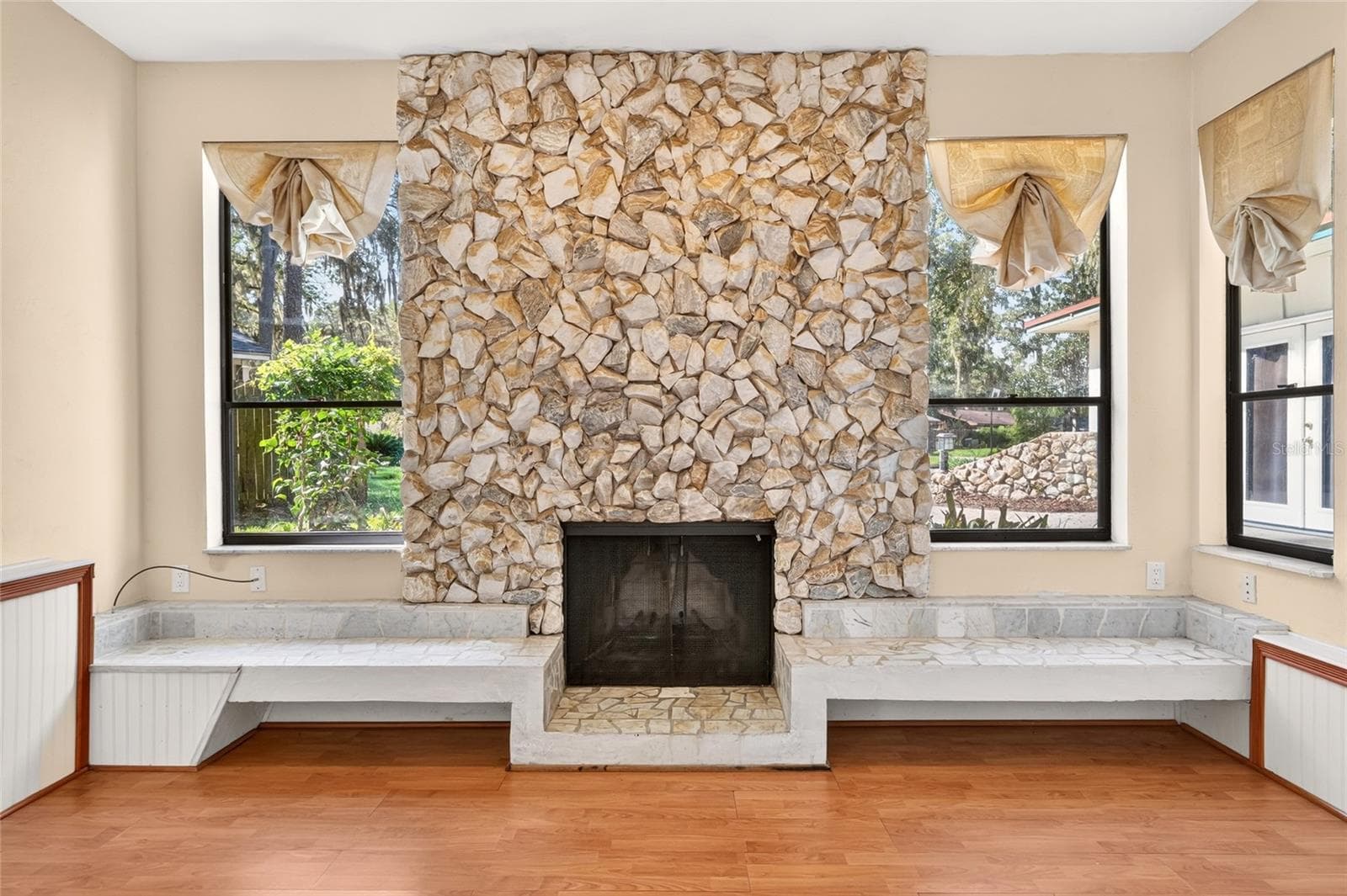 Wood Burning Fireplace in Living Room - 2809 NW 35TH PL, GAINESVILLE