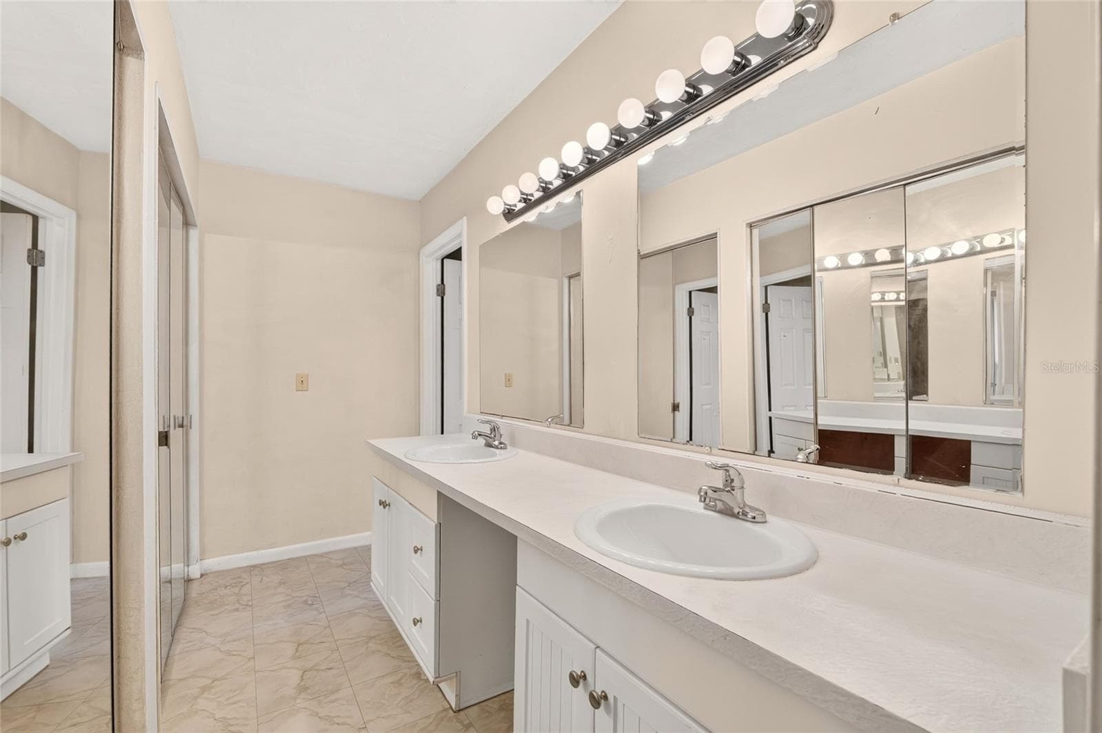 Primary Bathroom - 2809 NW 35TH PL, GAINESVILLE