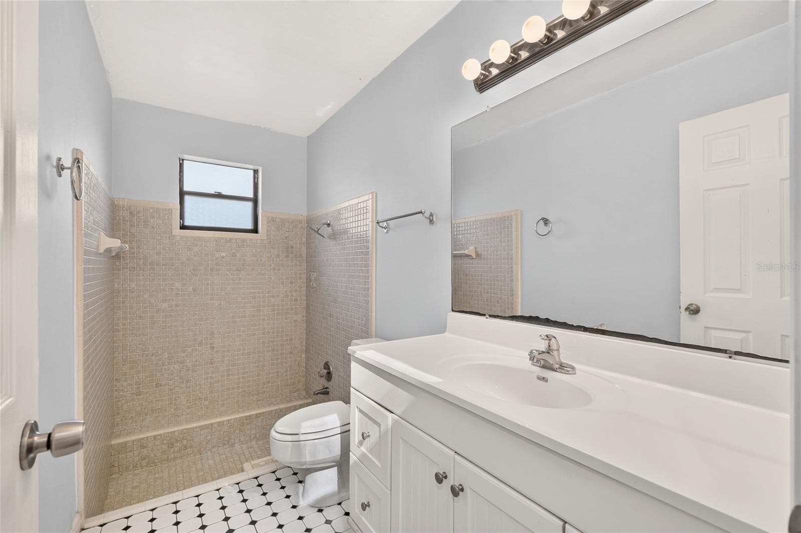Secondary Bathroom - 2809 NW 35TH PL, GAINESVILLE