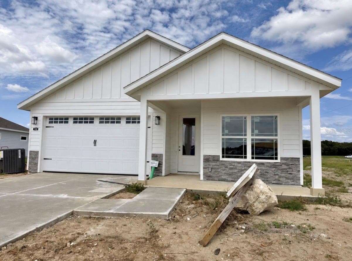 Single Family Residence at 122 SW 212TH DR, NEWBERRY, photo 2 of 37
