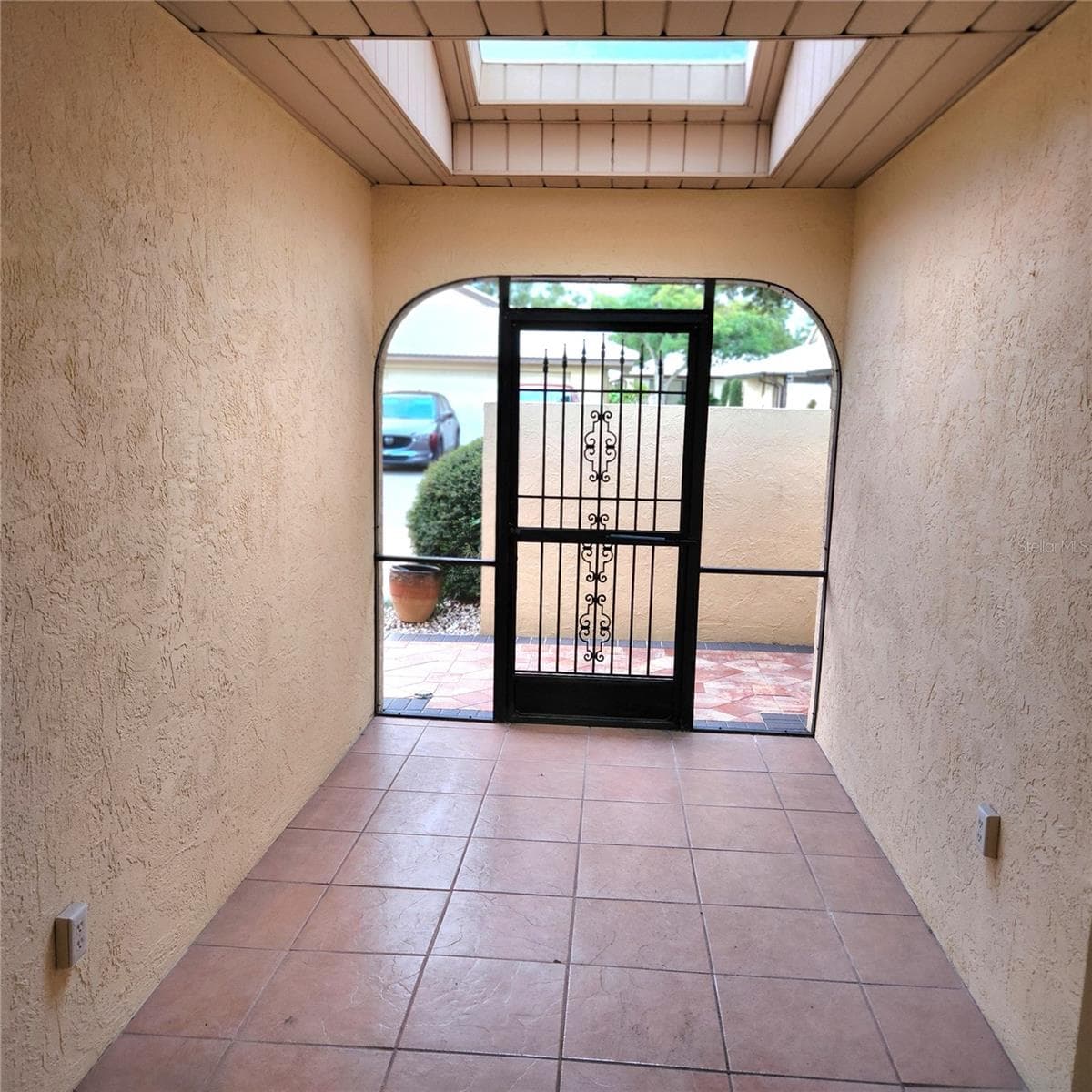 Breezeway - 49 SANDSTONE CIR, VENICE