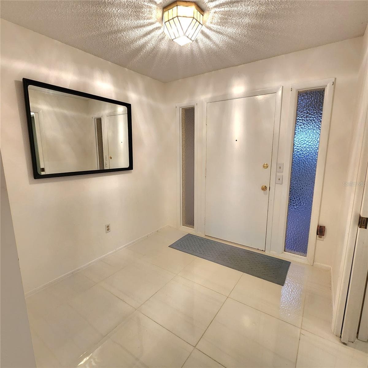 foyer - 49 SANDSTONE CIR, VENICE