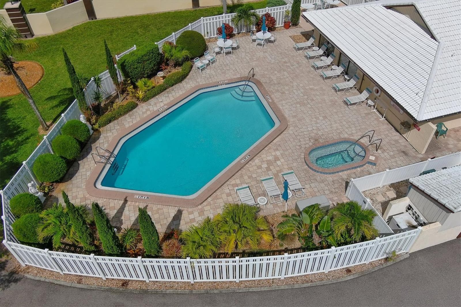 community pool, hot tub, clubhouse - 49 SANDSTONE CIR, VENICE