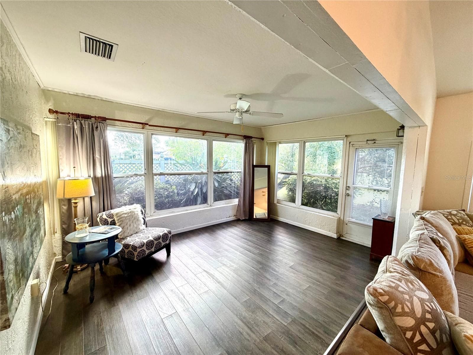 Sun filled Florida room - 3606 57TH AVENUE DR W, BRADENTON