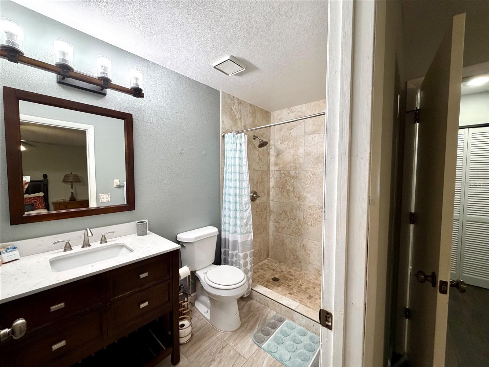 Modern primary bath - 3606 57TH AVENUE DR W, BRADENTON