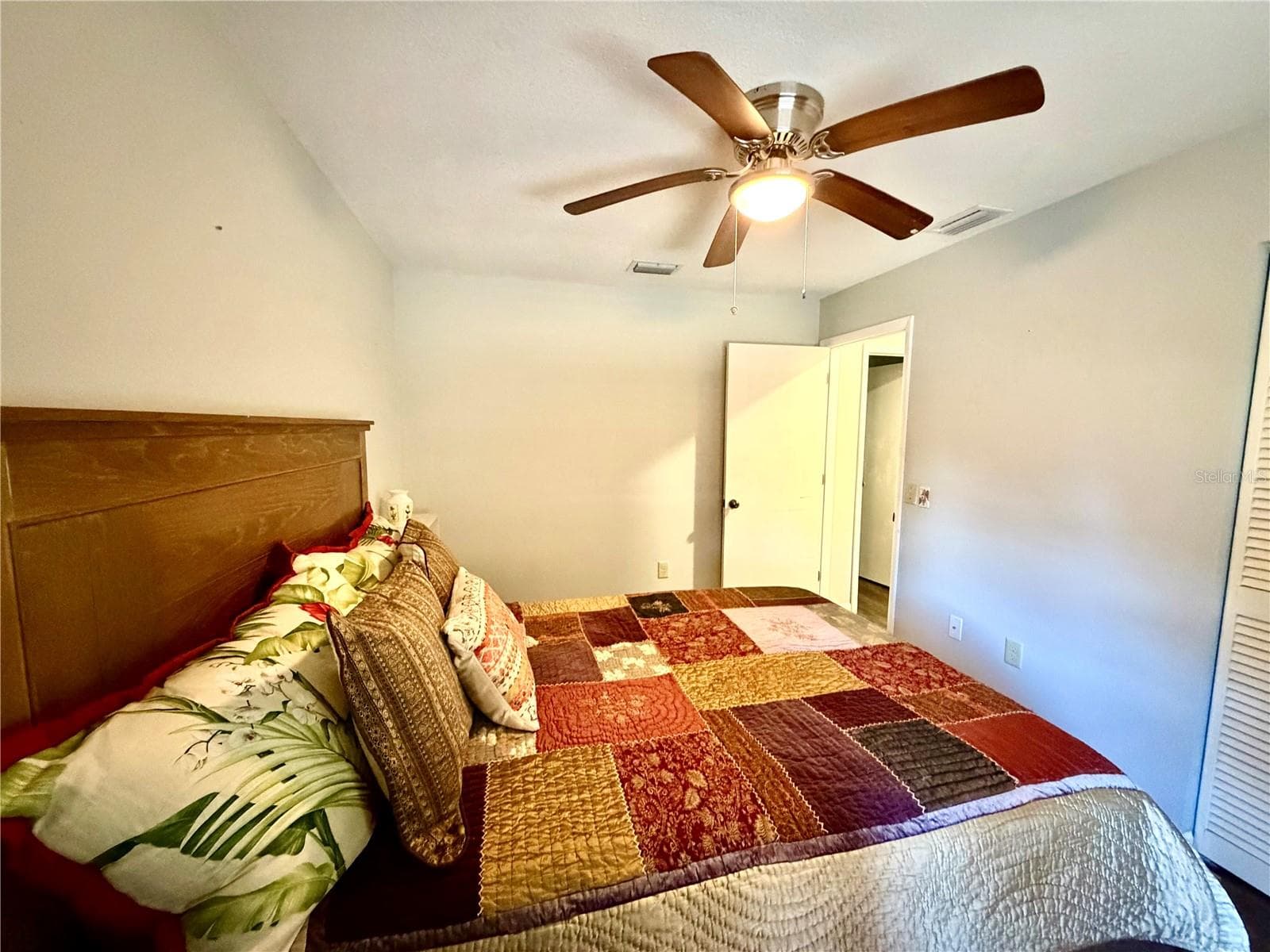Great sized 2nd bedroom, sizable closet and ceiling fan - 3606 57TH AVENUE DR W, BRADENTON
