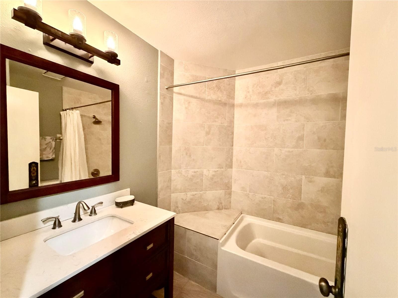 Desire a bathtub? - 3606 57TH AVENUE DR W, BRADENTON