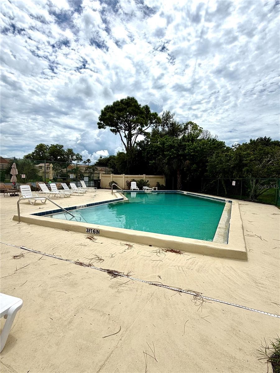 Large community pool - 3606 57TH AVENUE DR W, BRADENTON