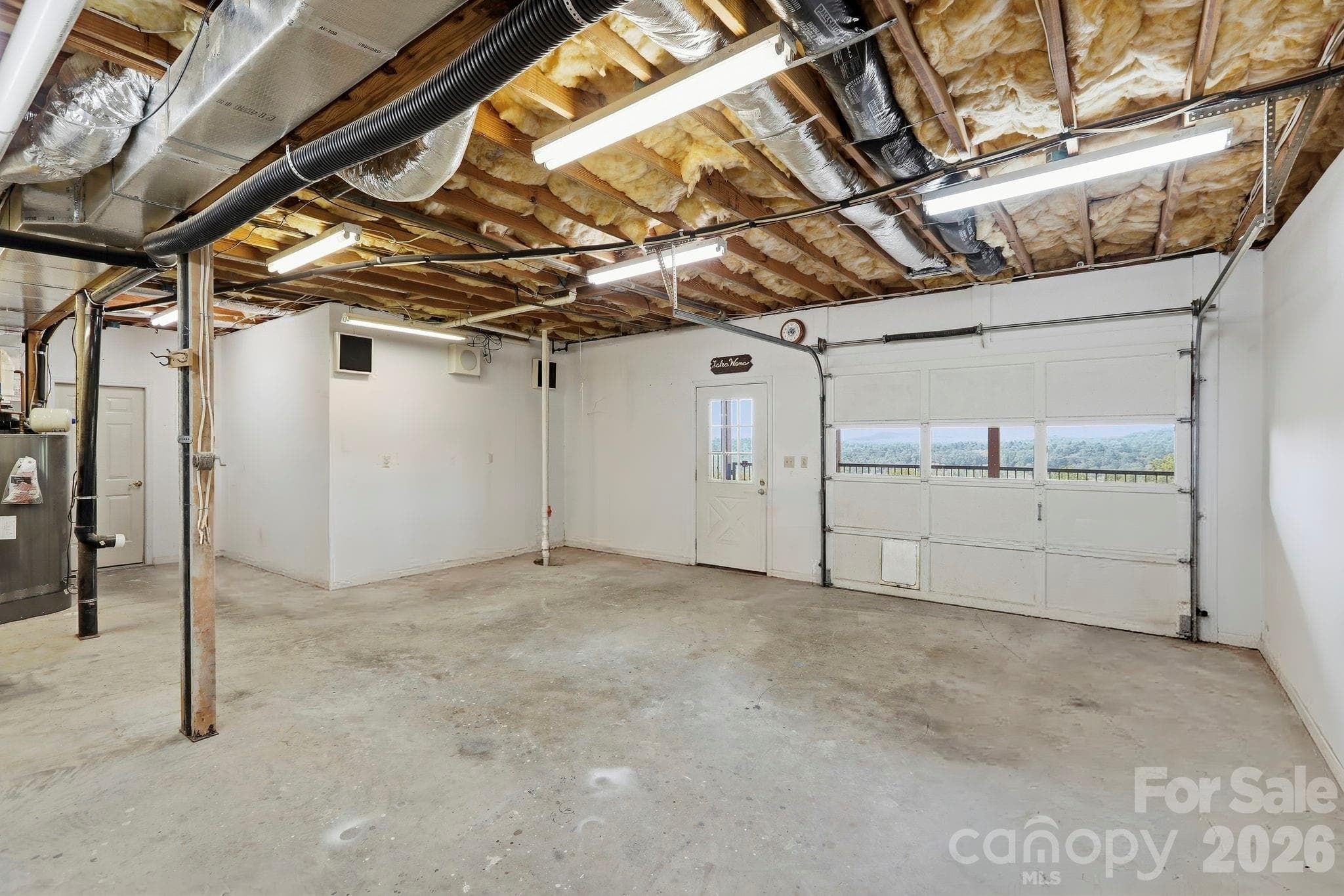 Spacious workshop - 244 Mountain Valley Drive, Hendersonville