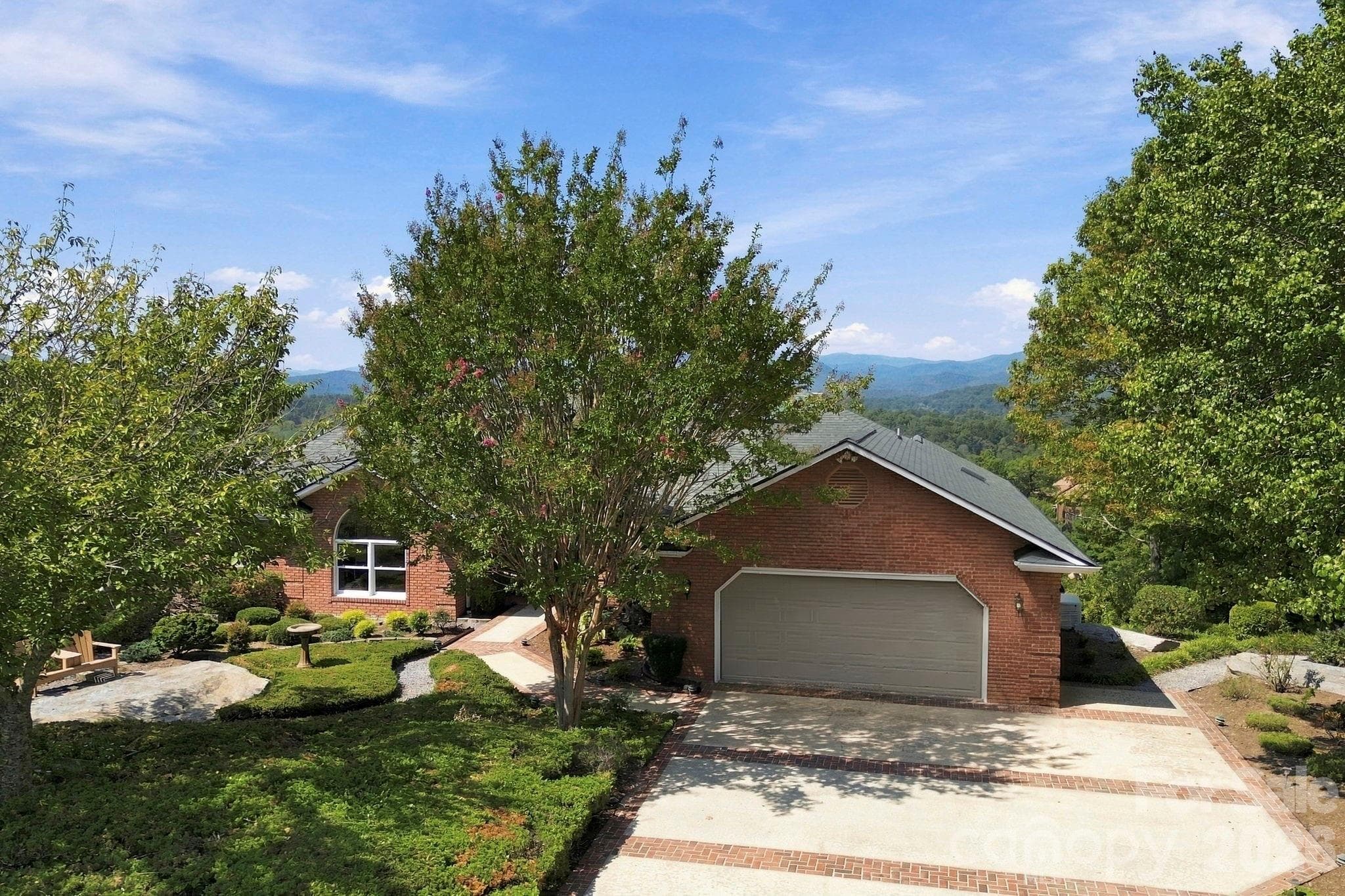 Welcome home - 244 Mountain Valley Drive, Hendersonville