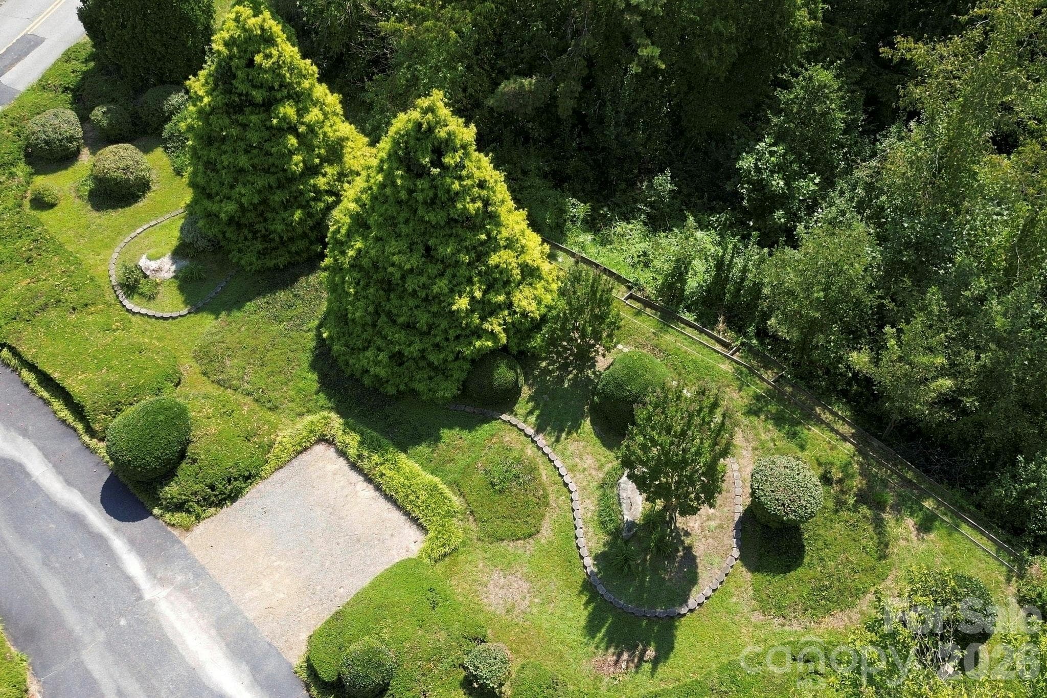 Garden and additional parking pad space - 244 Mountain Valley Drive, Hendersonville