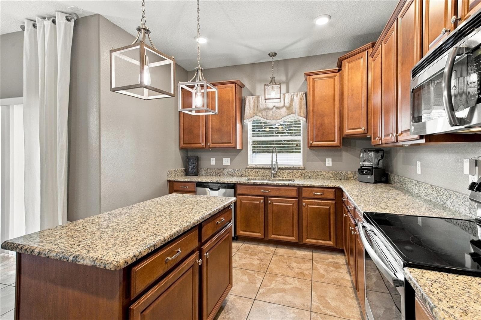 Single Family Residence at 5842 RUTHERFORD RD, MOUNT DORA, photo 8 of 43