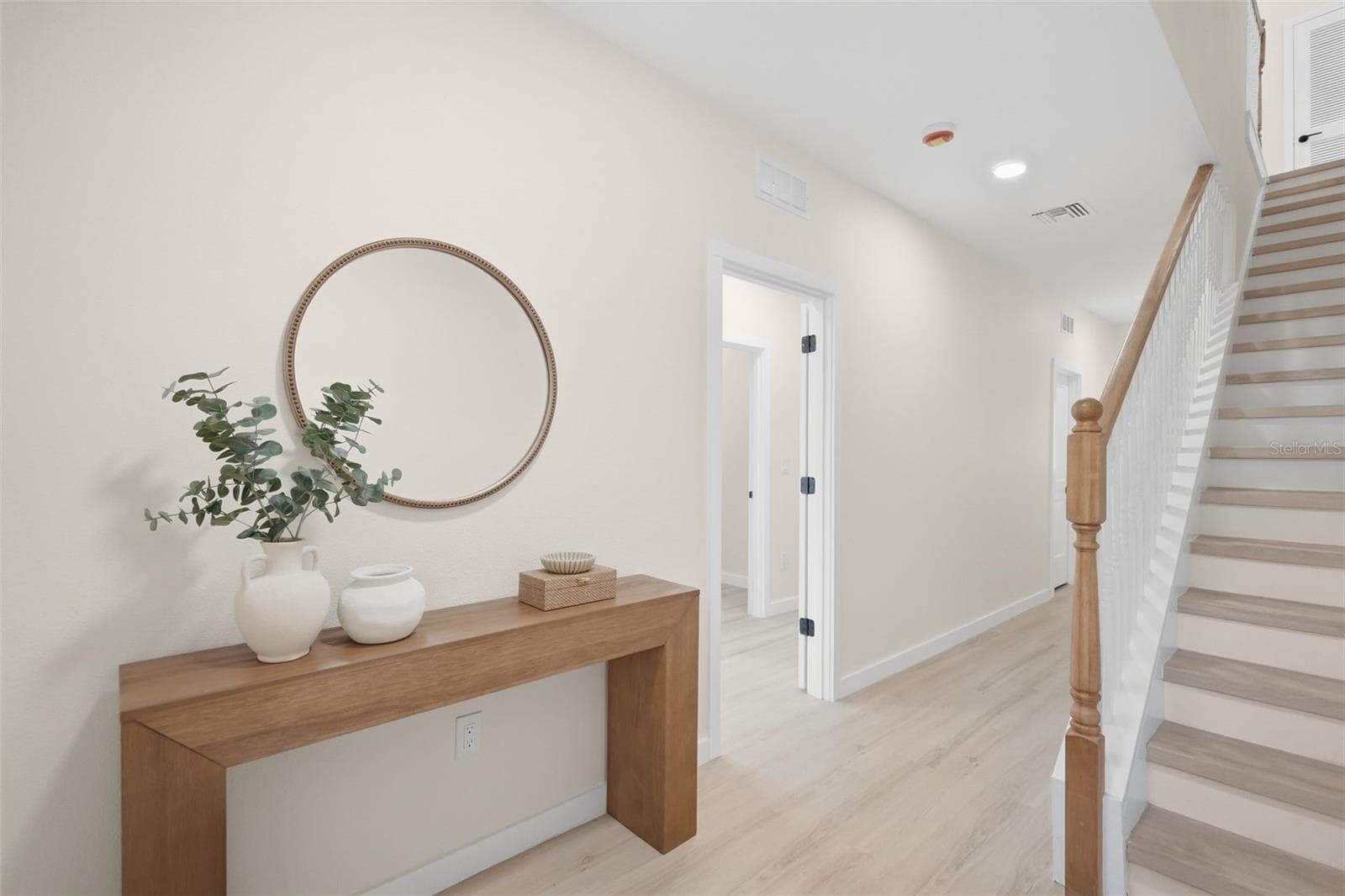 First floor entry - 2142 5TH AVE N, ST PETERSBURG