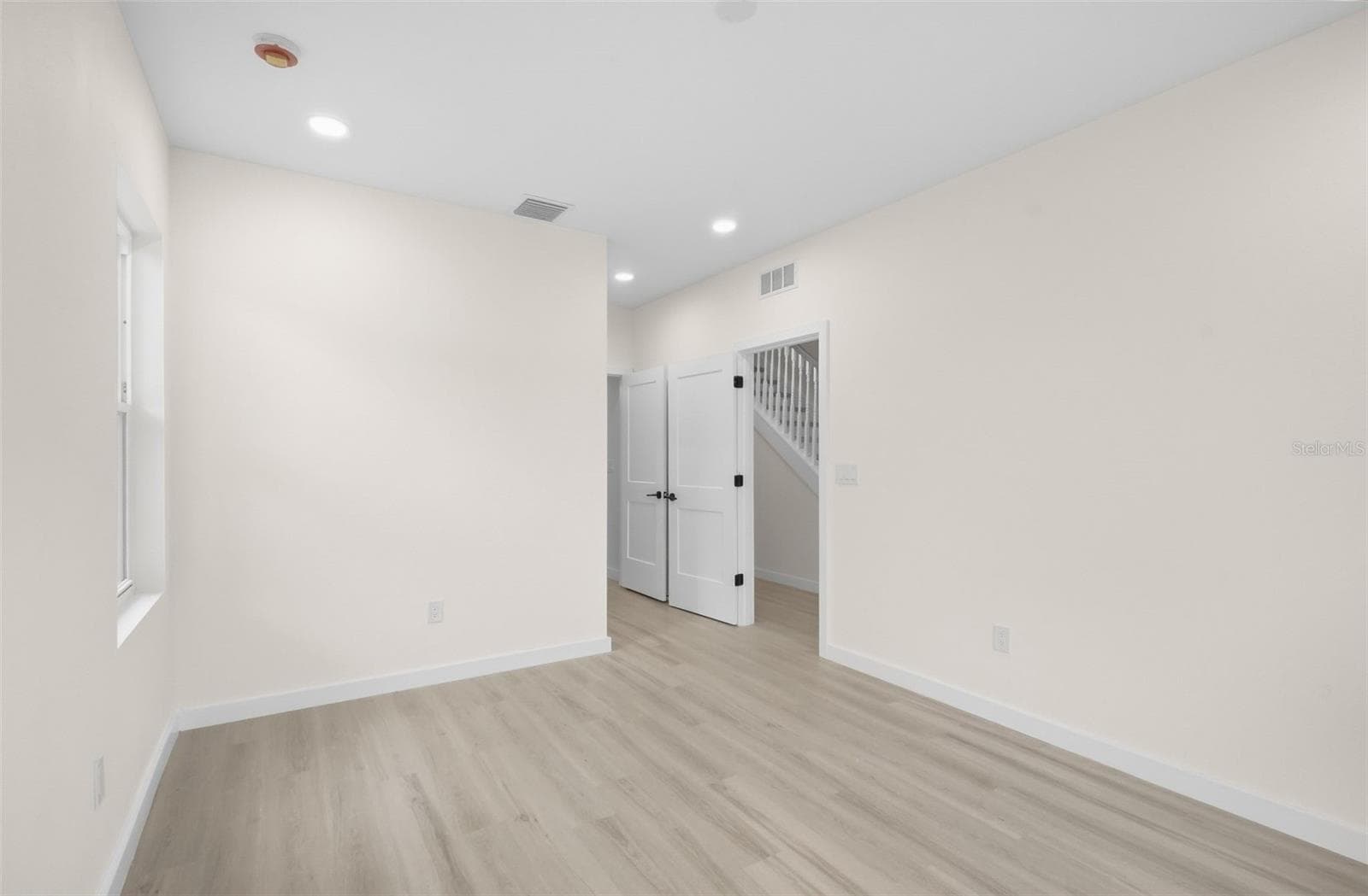 First Floor bedroom with en-suite - 2142 5TH AVE N, ST PETERSBURG