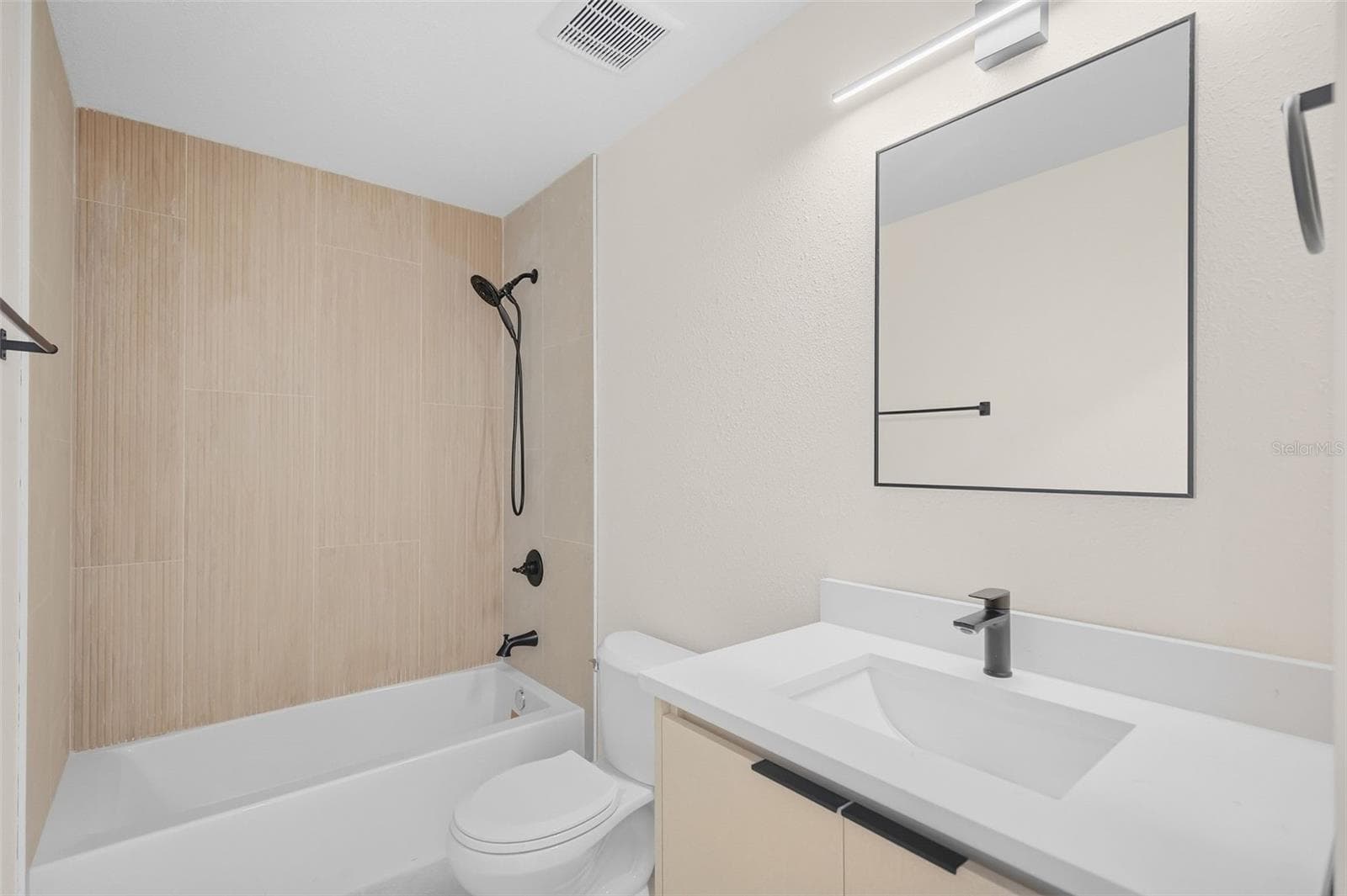 3rd floor - 2nd bedroom en-suite bath - 2142 5TH AVE N, ST PETERSBURG