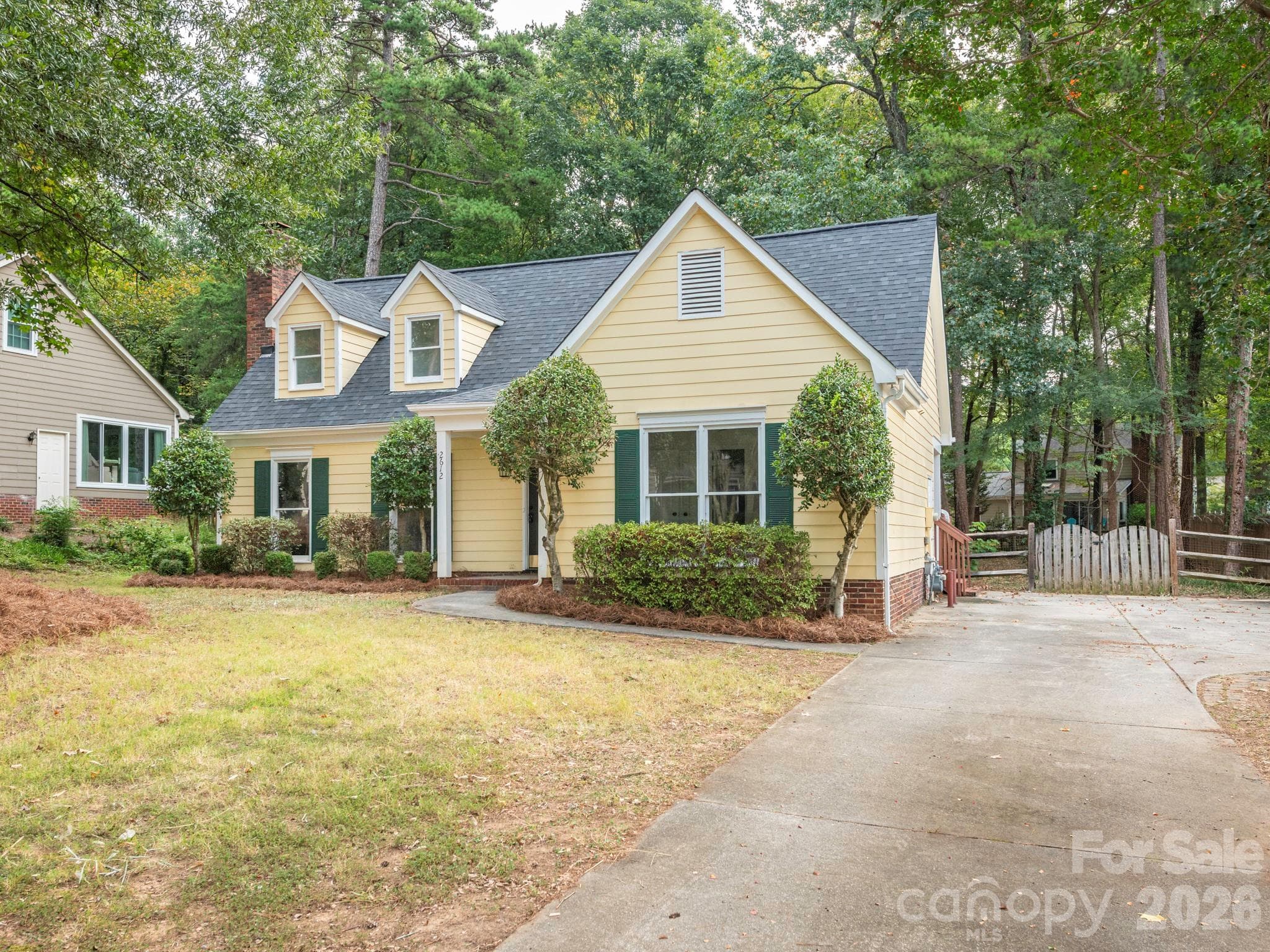 Single Family Residence at 2612 Heathershire Lane, Matthews, photo 3 of 35