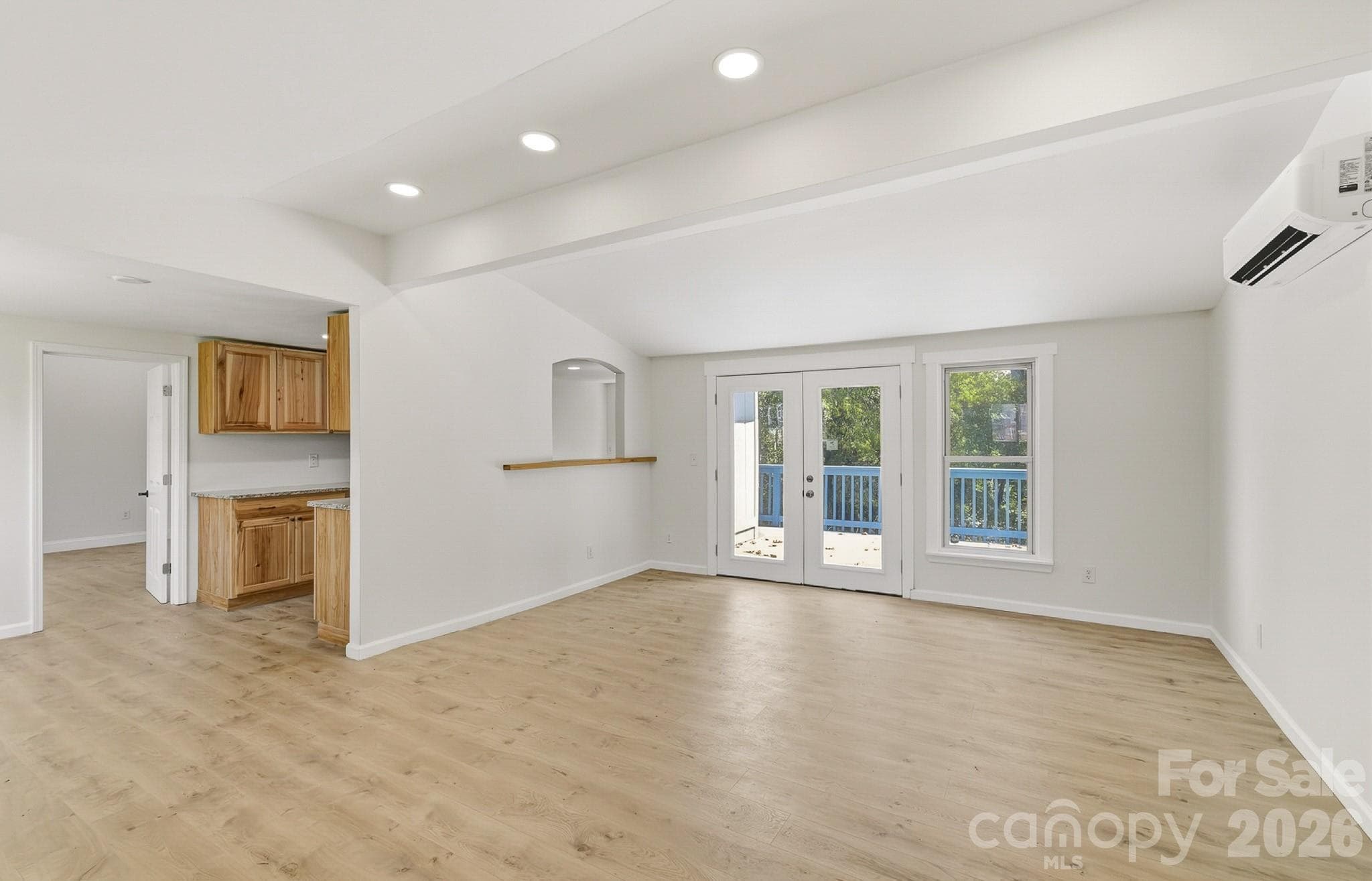 Single Family Residence at 21 Oak Hill Drive, Asheville, photo 9 of 37
