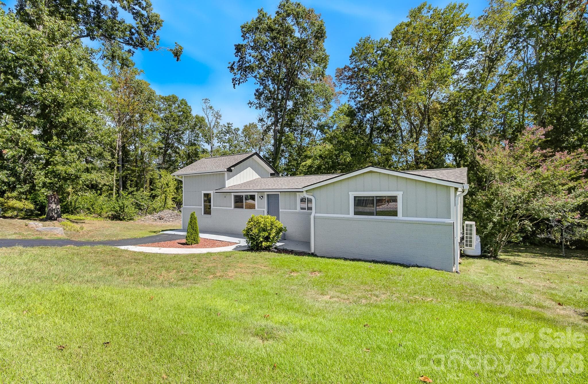 Single Family Residence at 21 Oak Hill Drive, Asheville, photo 36 of 37
