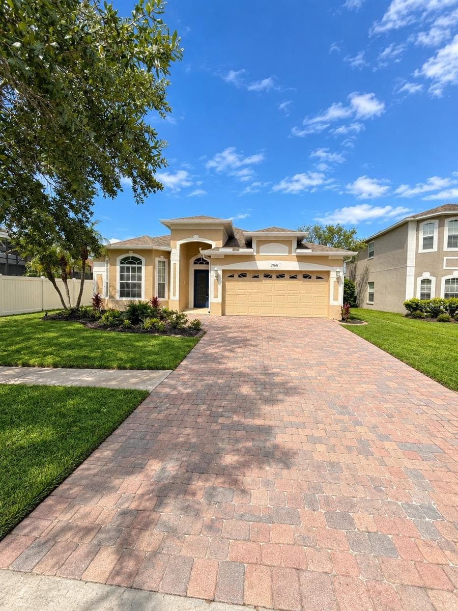 2742 DOVER GLEN CIR