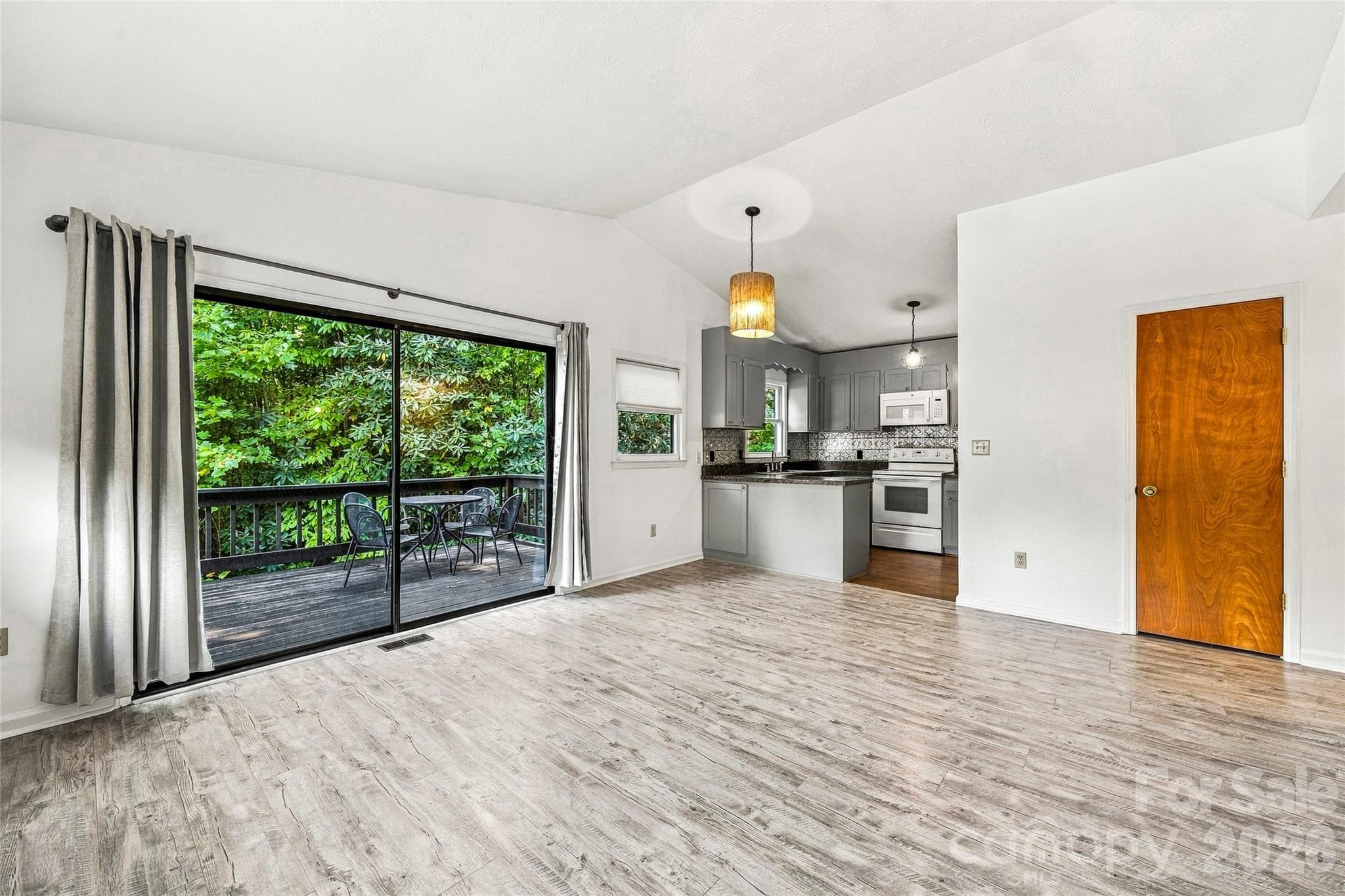 Condominium at 117 View De Lake Drive, Etowah, photo 11 of 24