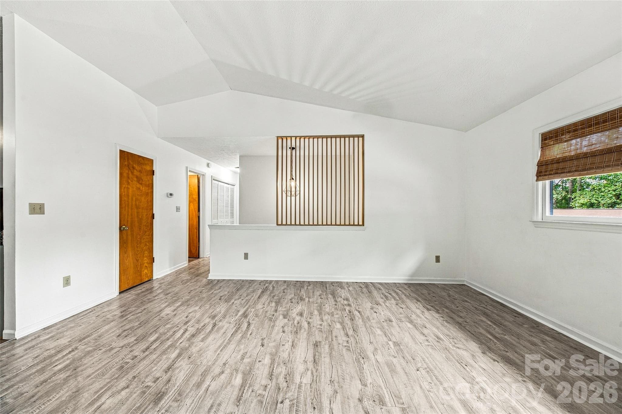 Updated flooring - 117 View De Lake Drive, Etowah