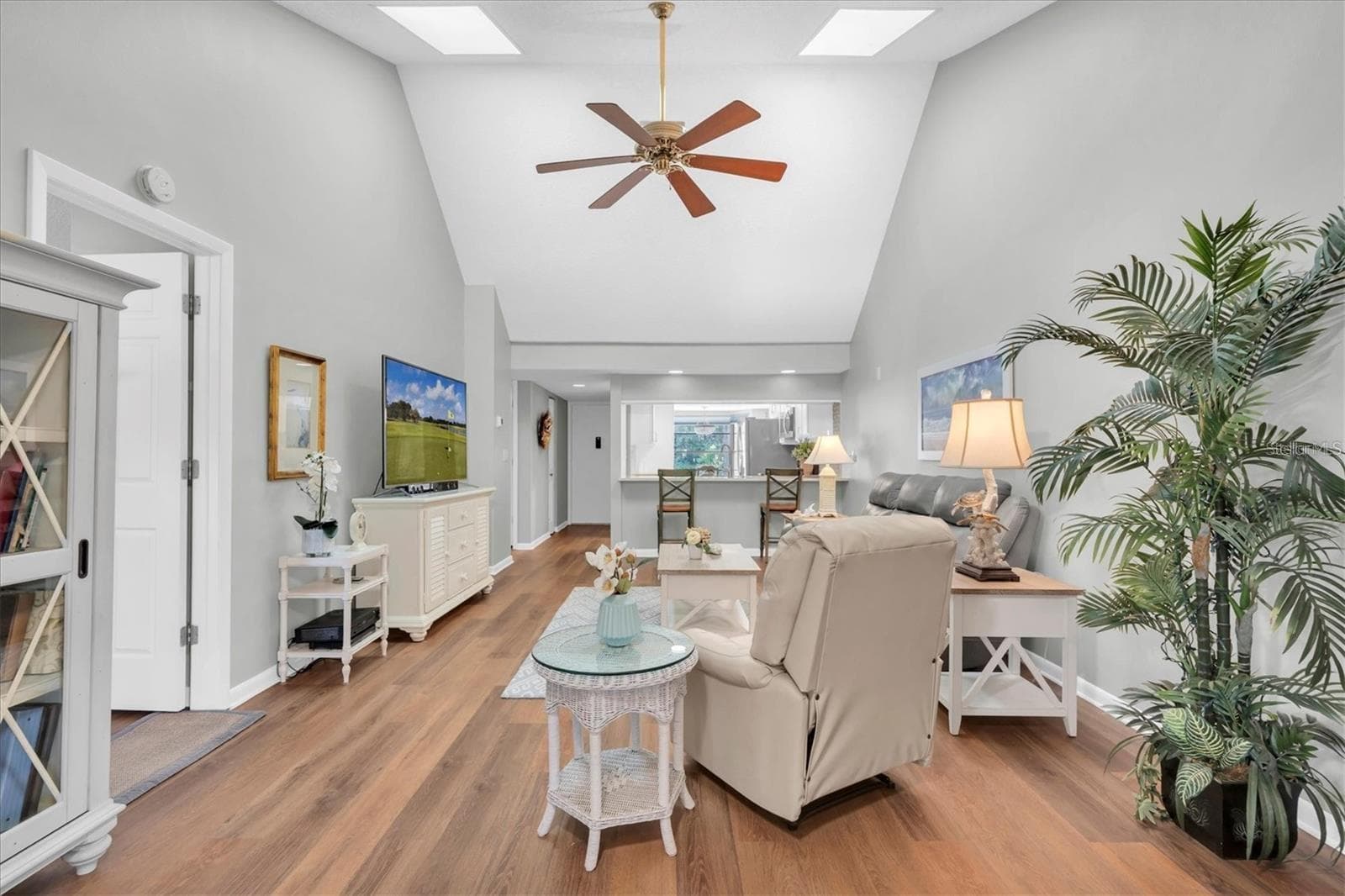 Vaulted Ceiling with sky lights - 9312 GOLF VIEW DR #3, NEW PORT RICHEY