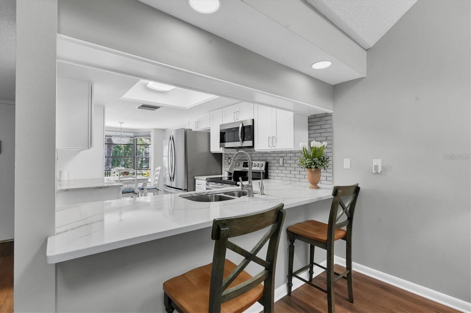 Breakfast Bar - 9312 GOLF VIEW DR #3, NEW PORT RICHEY