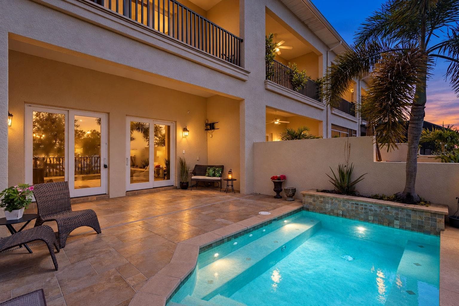 Backyard patio with private pool. There is also a community pool across the street. - 1008 PASEO DEL RIO NE, ST PETERSBURG