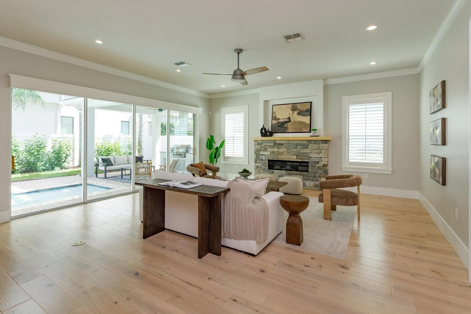 Gas fireplace creates a warm and cozy atmosphere in the great room - 533 COUNTRY CLUB DR, WINTER PARK