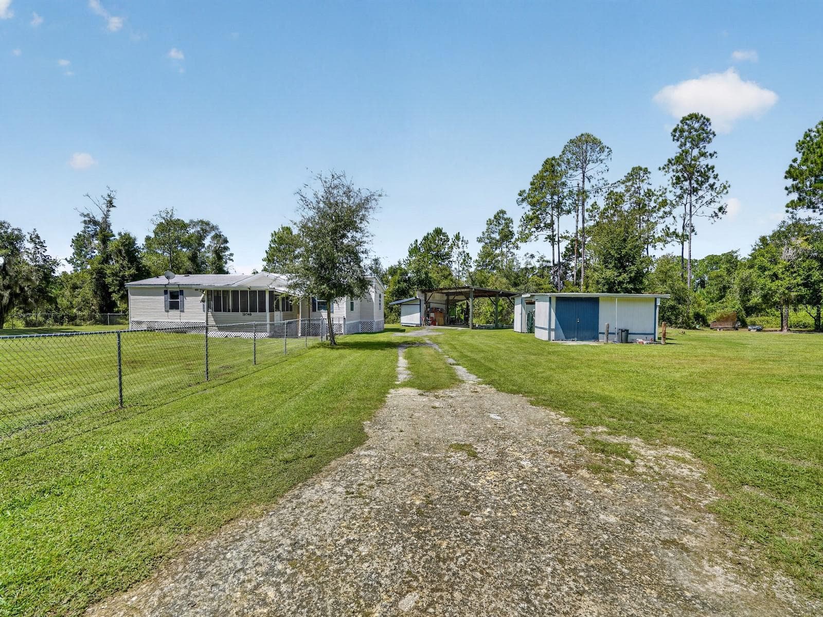 Manufactured Home at 18748 NE 148TH TERRACE RD, FORT MC COY, photo 4 of 53