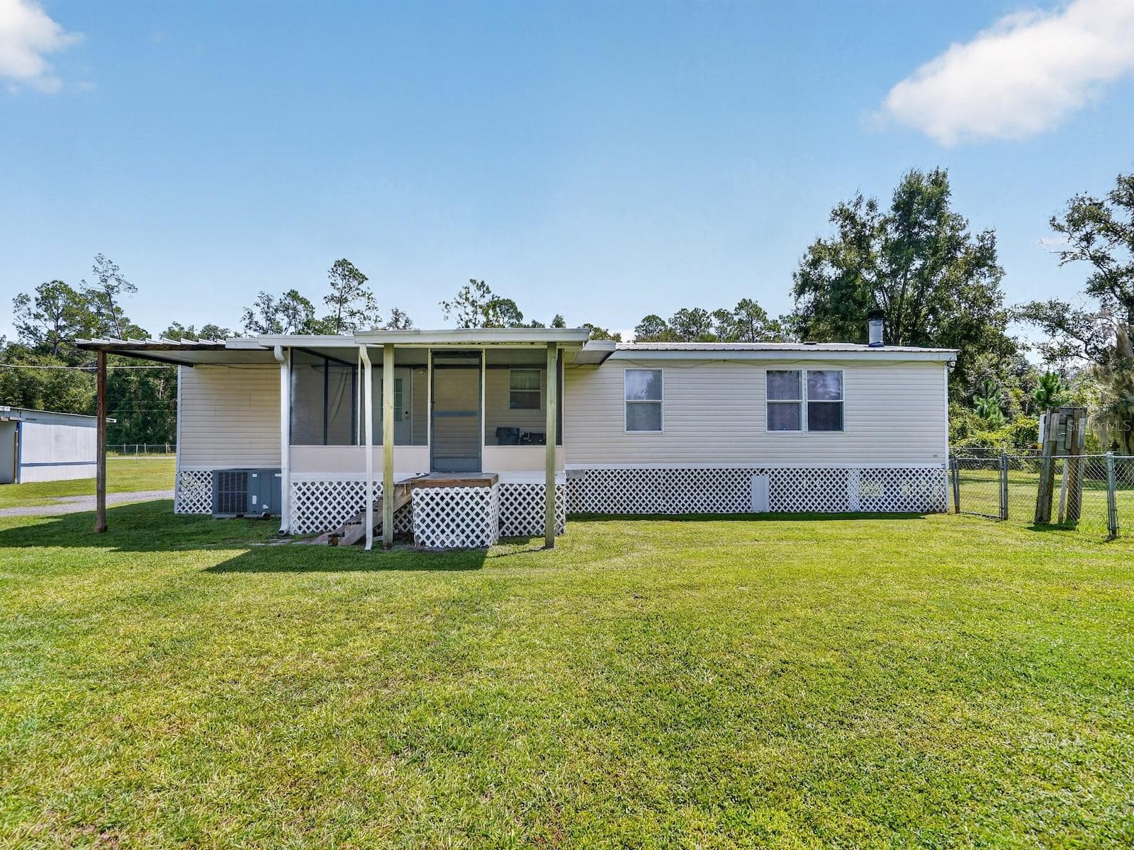 Manufactured Home at 18748 NE 148TH TERRACE RD, FORT MC COY, photo 34 of 53